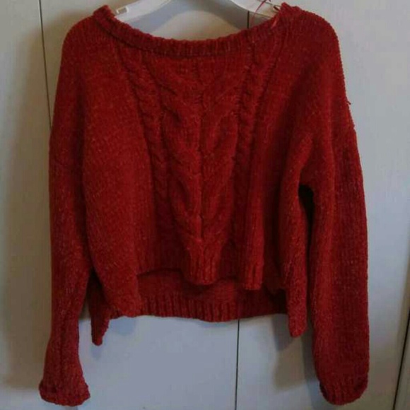 Red sweater - Picture 3 of 4